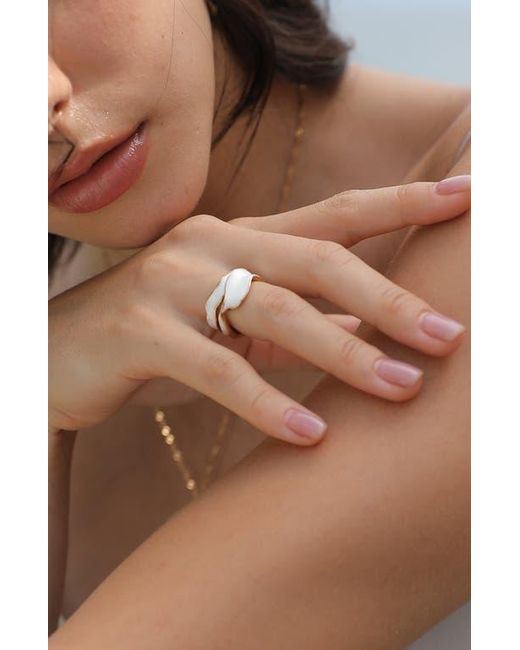 Retro Chic Metallic Breeze Ring