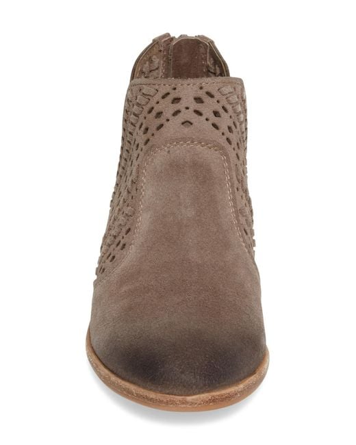 Vince camuto on sale prasata ankle bootie