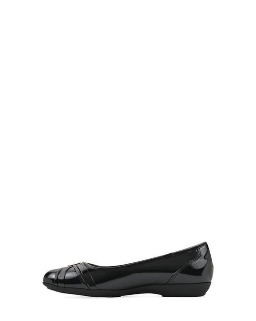 White Mountain Black Calming Buckle Strap Flat