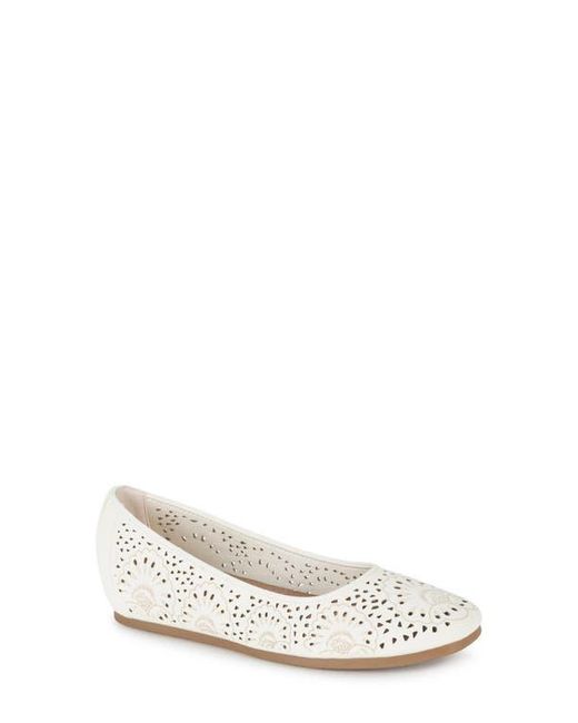 BareTraps White Chika Flat