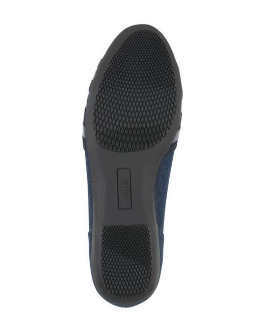 White Mountain Blue Chic Flat