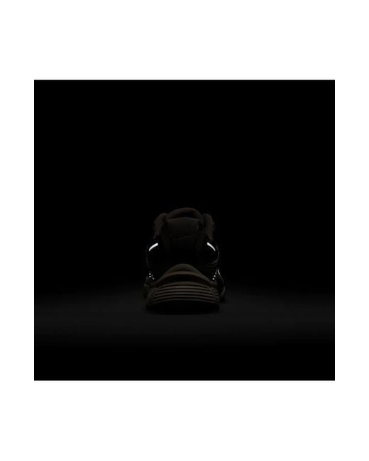 Nike Multicolor V5 Rnr Sneaker for men