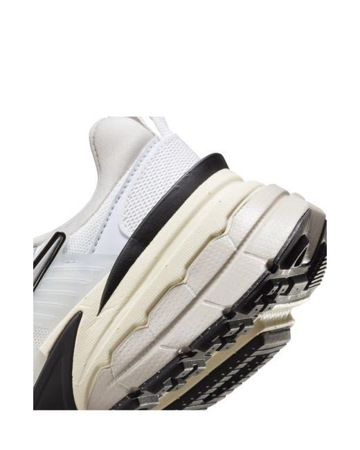 Nike White V2k Run Sneaker