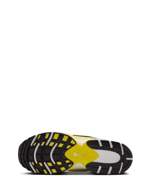 Nike White V5 Rnr Sneaker for men