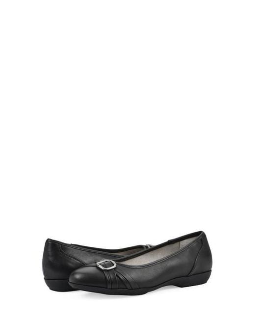 White Mountain Black Calming Buckle Strap Flat