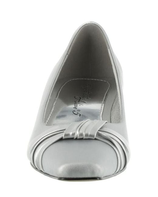 Easy Street White Waive Square Toe Pump