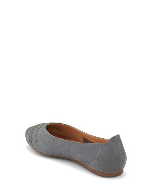Softwalk® Gray Safi Flat