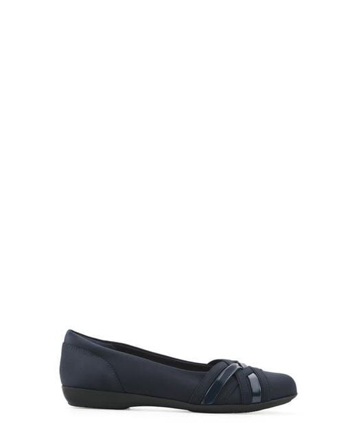 White Mountain Blue Chic Flat