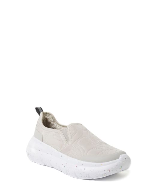 Dearfoams White Crimson Regrind Energy Return® Slip-on Sneaker