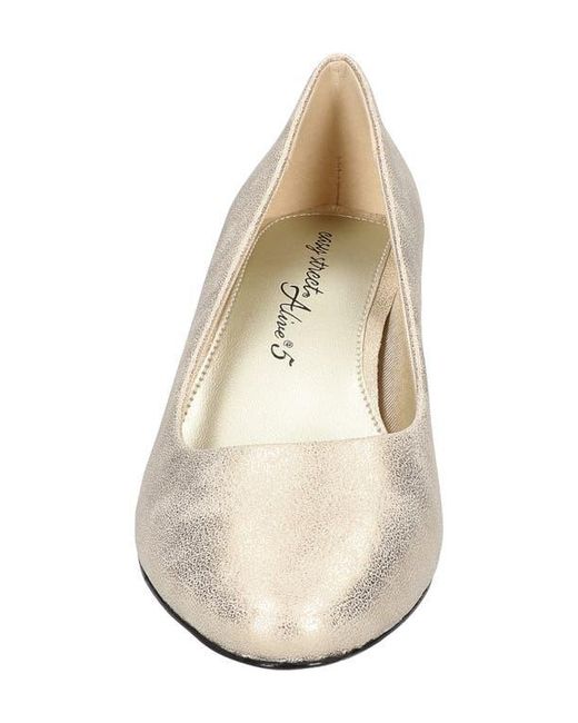 Easy Street Natural Ballari Round Toe Pump