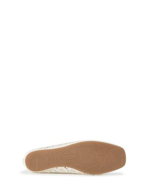 BareTraps White Chika Flat