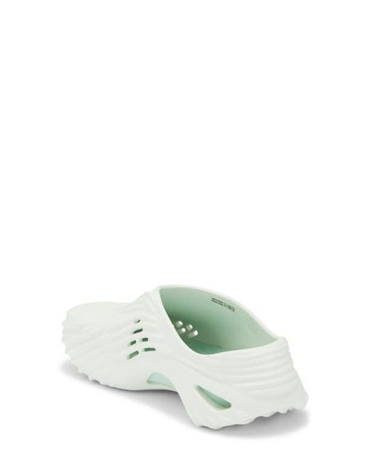 CROCSTM White Echo Wave Clog
