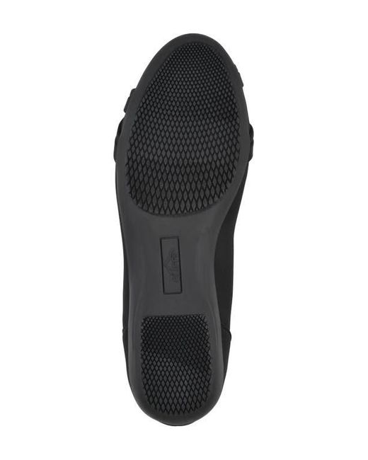 White Mountain Black Calming Buckle Strap Flat