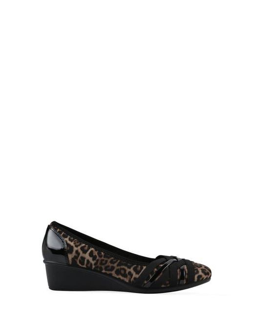 White Mountain Black Bowie Wedge Pump