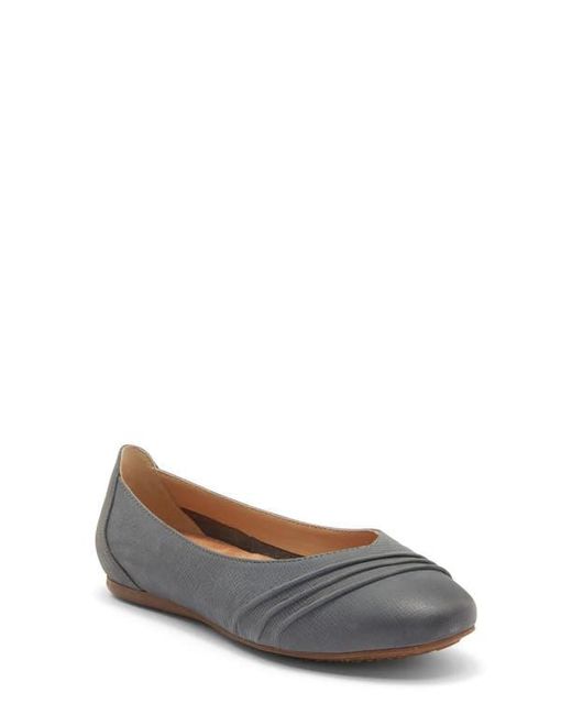 Softwalk® Gray Safi Flat