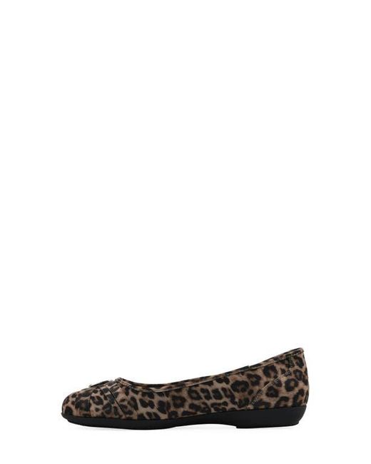 White Mountain Black Calming Buckle Strap Flat