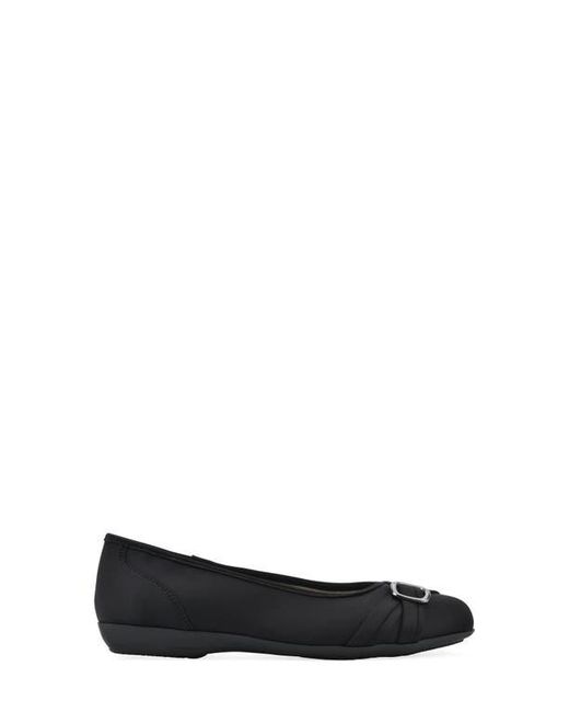 White Mountain Black Calming Buckle Strap Flat