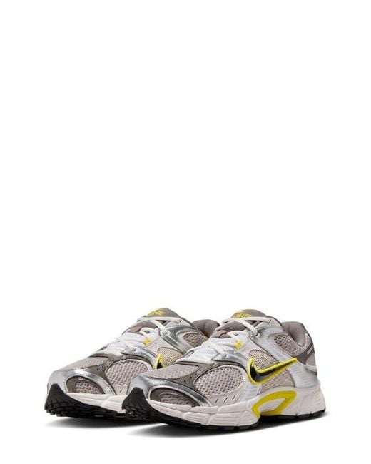 Nike White V5 Rnr Sneaker for men
