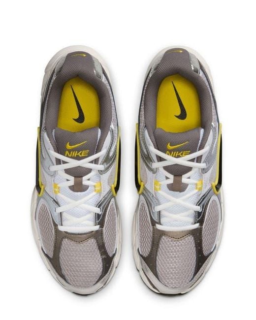 Nike White V5 Rnr Sneaker for men