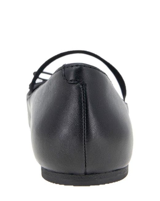 Kenneth Cole White Myra Ballet Flat