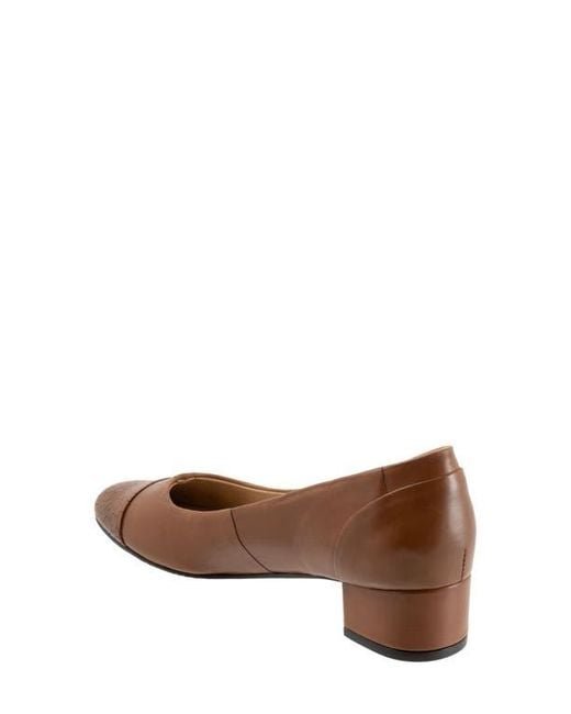 Trotters Brown Daisy Pump