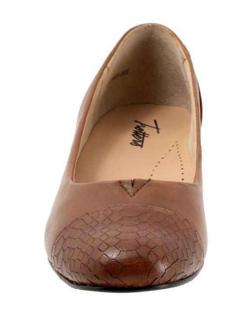 Trotters Brown Daisy Pump