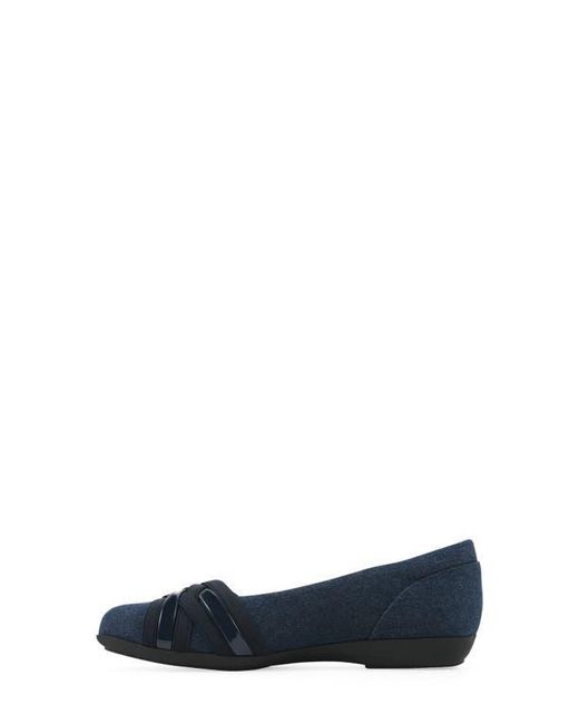 White Mountain Blue Chic Flat
