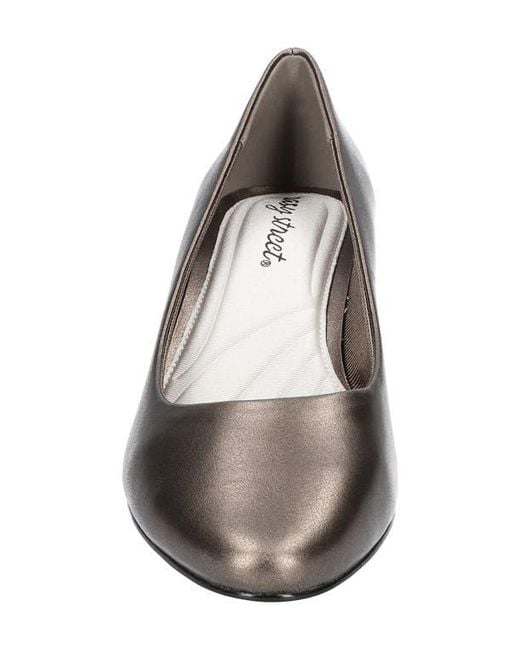 Easy Street Brown Elegant Round Toe Pumps