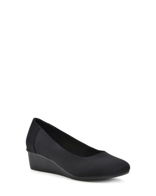 White Mountain Black Boldness Wedge Pump