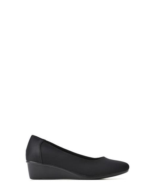 White Mountain Black Boldness Wedge Pump