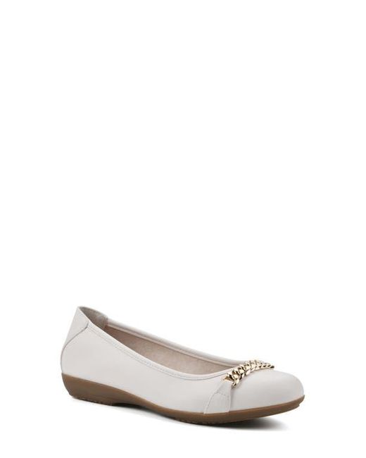 White Mountain White Chain Detail Flats