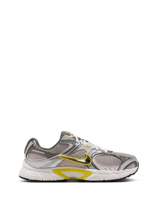 Nike White V5 Rnr Sneaker for men