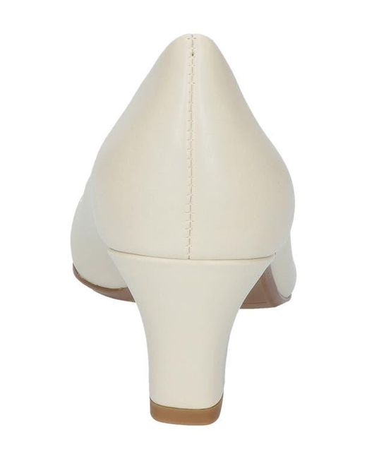 Easy Street White Ballari Round Toe Pump