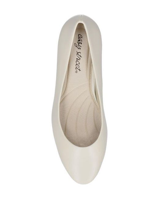 Easy Street White Ballari Round Toe Pump