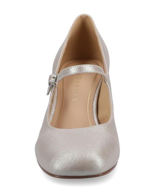 Journee Collection White Okenna Pump