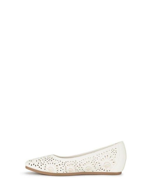 BareTraps White Chika Flat