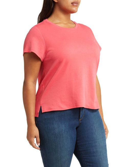 Vince Camuto Red Crewneck T-shirt