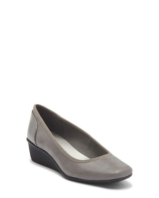 Anne Klein Gray Wisher Pump