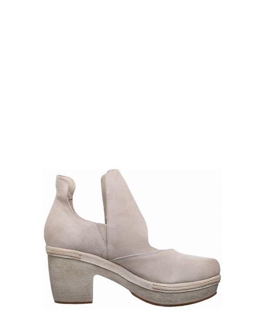 Antelope White Platform Pump