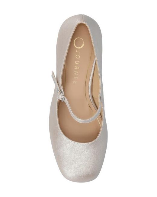 Journee Collection White Okenna Pump