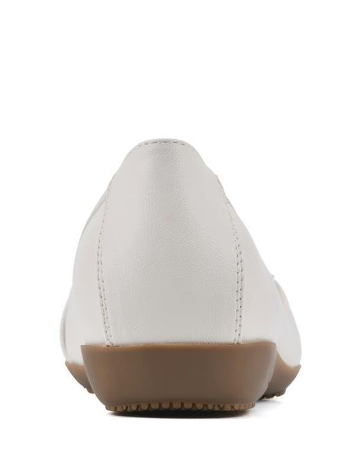 White Mountain White Chain Detail Flats