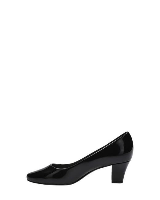 Easy Street Black Ballari Round Toe Pump
