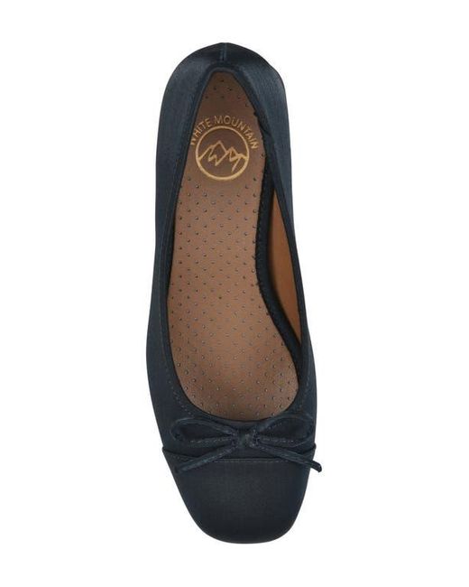 White Mountain Blue Lately Round Toe Pump