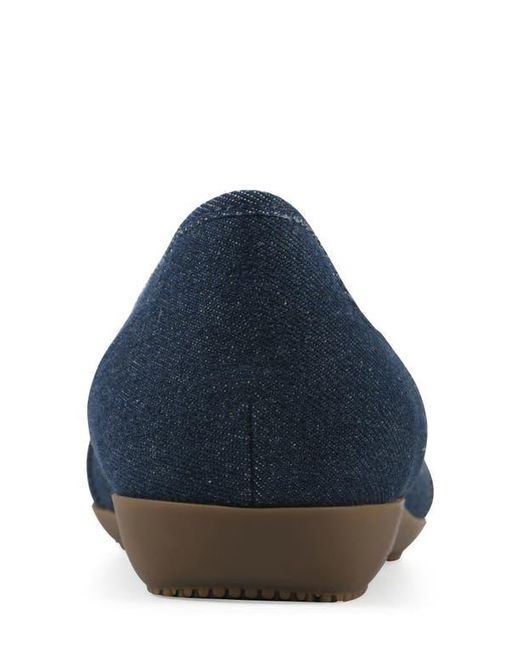 White Mountain Blue Calming Buckle Strap Flat