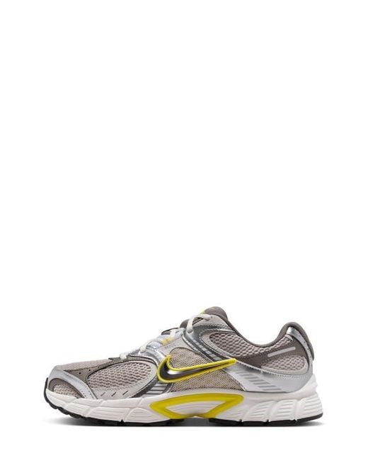 Nike White V5 Rnr Sneaker for men