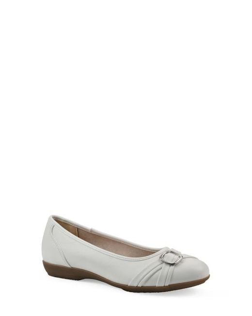 White Mountain White Calming Buckle Strap Flat