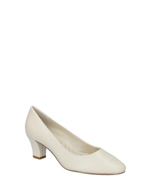 Easy Street White Ballari Round Toe Pump