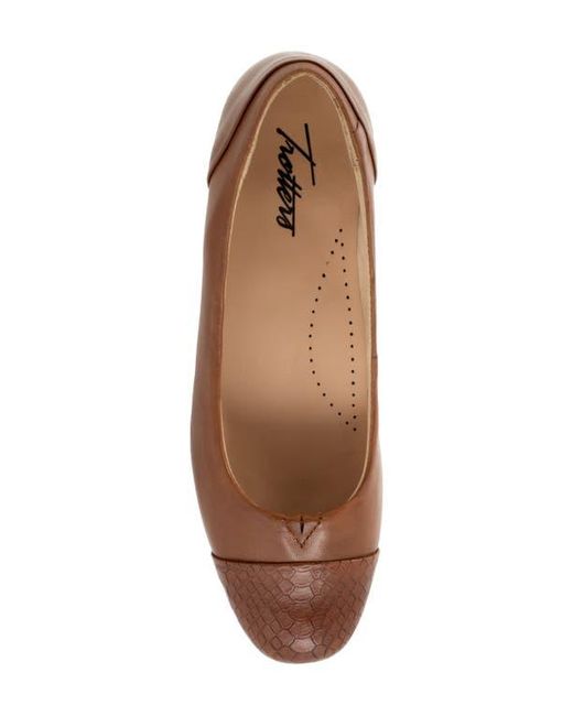 Trotters Brown Daisy Pump