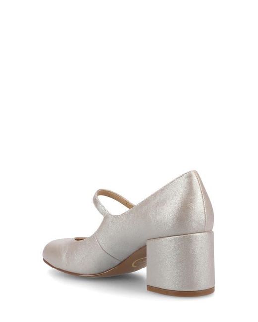 Journee Collection White Okenna Pump