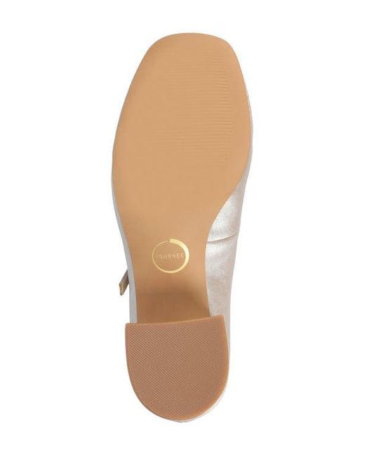 Journee Collection White Okenna Pump